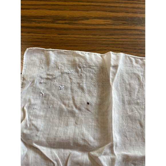 White embroidered handkerchiefs - Picture 8 of 16